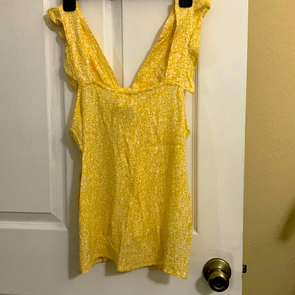 Pretty yellow top didn’t fit me. Brand is Ichi size medium